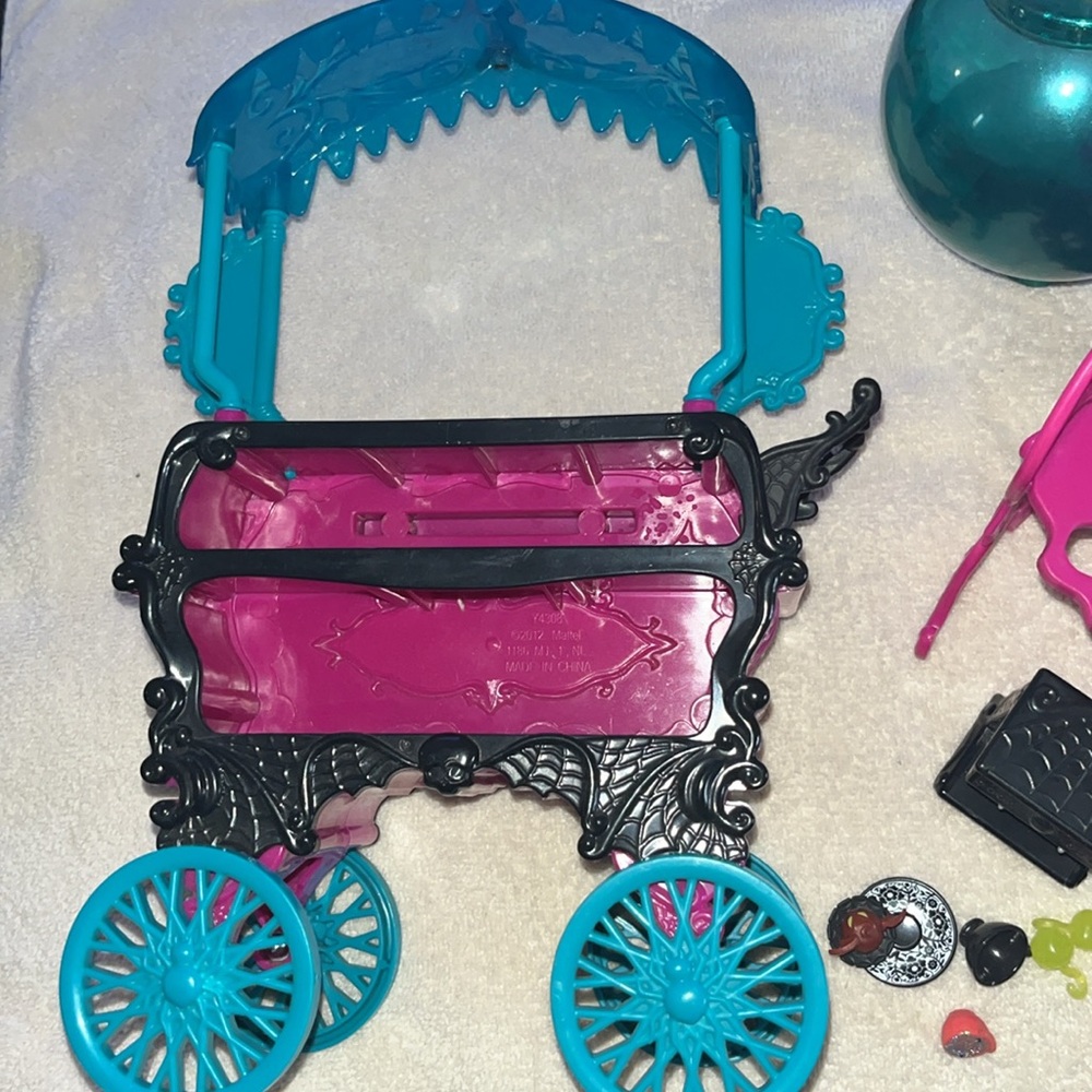 Monster High Dollhouse Furniture Set - Picture 4 of 11